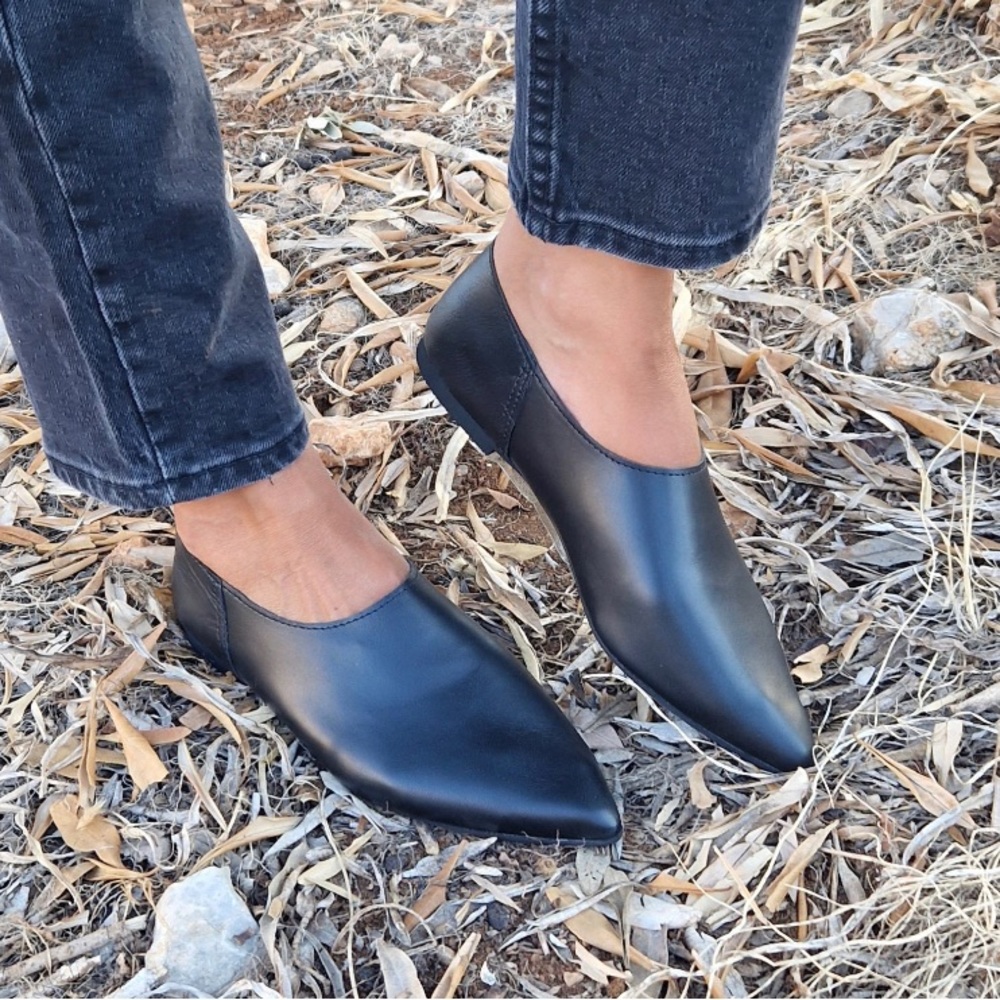 Black Grecian Leather D’Orsay Flats size 7 (38)